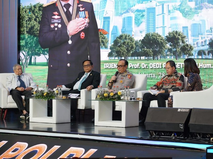 Bedah buku karya As SDM Kapolri Irjen Dedi Prasetyo berjudul Meritokrasi Jabatan Fungsional di Lingkungan Polri guna Mewujudkan SDM Unggul.