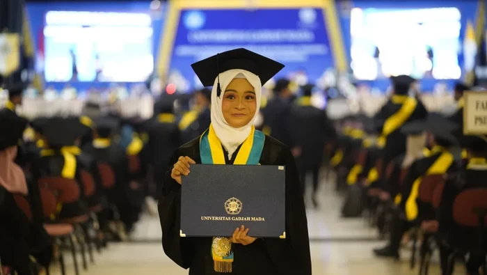 Cerita Nikita, wisudawan UGM yang juga penyandang disabilitas hard of hearing dan minor celebral palsy.