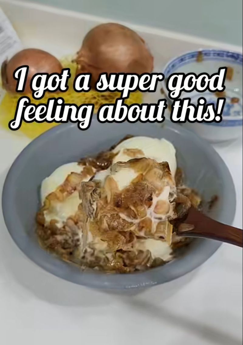 es krim nyeleneh pakai topping sarden hingga telur asin