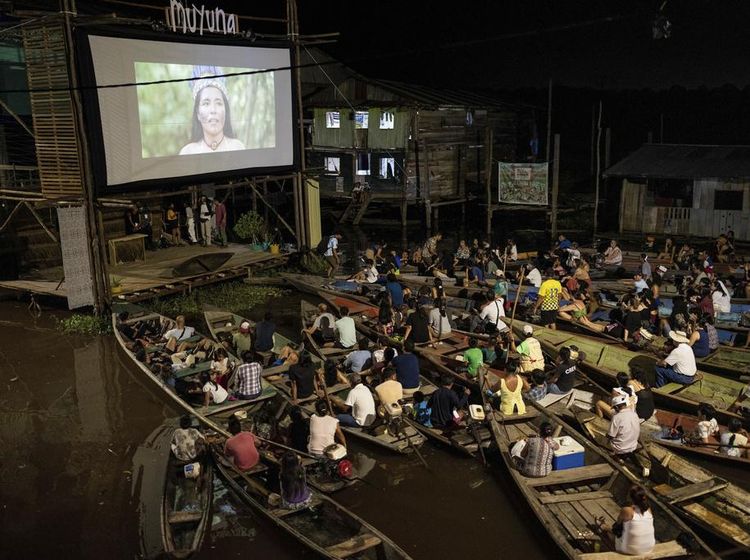 Festival Film Jadi Hiburan Warga di Permukiman Miskin Peru