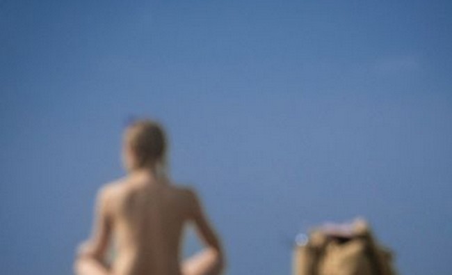 Pilihan hidupnya dengan menjadi nudist (orang yang tidak menggunakan pakaian) itu tentu saja dinilai tidak lazim dan tak jarang dikritik. Meski begitu, Lucy mengaku bahwa dia lebih nyaman tidak mengenakan baju. Foto: dok. Instagram/ @lucymuseuk