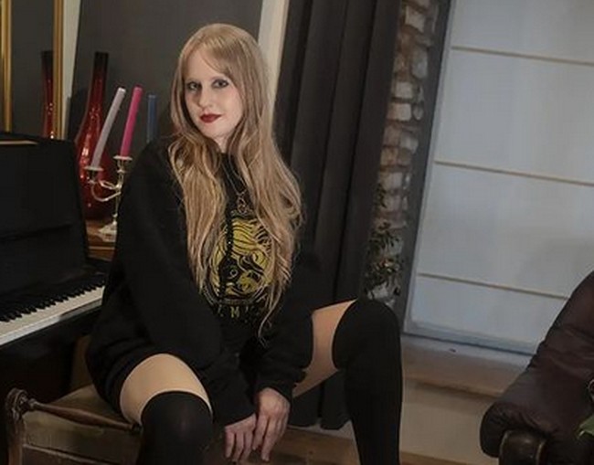 Lucy menekankan pentingnya niat di balik tindakannya. Ketika saya telanjang, itu bukan untuk mengejutkan orang lain. Ini adalah cara saya mengekspresikan diri dan merasakan kebebasan pribadi.” Foto: dok. Instagram/ @lucymuseuk