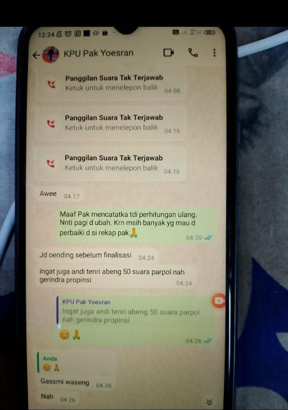 Foto percakapan diduga Ketua KPU Bone Yusran Tajuddin viral di media sosial.
