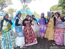 Kreatif! Emak-emak di Gadingharjo Bantul Sulap Sampah Jadi Gaun Cantik