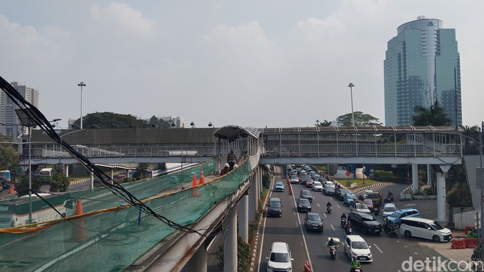 Halte-halte Transjakarta yang direvitalisasi di Jaksel. 28 Mei 2024. (Maulana Ilhami Fawdi/detikcom)