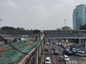 Warga Harap Renovasi Halte TransJ Denpasar dan Semanggi Segera Selesai