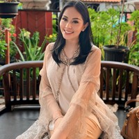 Boris Bokir sendiri diketahui baru bercerai setahun yang lalu dengan mantan istrinya, Irma Purba. Sosok kekasih baru Boris, Jessica pun berhasil bikin tak sedikit netizen penasaran. Dilihat dari akun Instagramnya, Jessica tampak cukup aktif membagikan foto-foto kegiatannya. Hingga kini ia sudah berhasil mengumpulkan lebih dari 35,9 ribu pengikut di Instagram. Foto: Instagram/@jessicajuliantiano