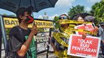 Potret Aksi Tolak Revisi RUU Penyiaran di Surabaya