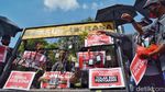 Potret Aksi Tolak Revisi RUU Penyiaran di Surabaya