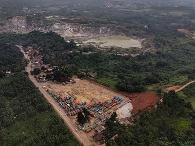 Potret Kantong Parkir Truk Tambang di Parung Panjang Bogor