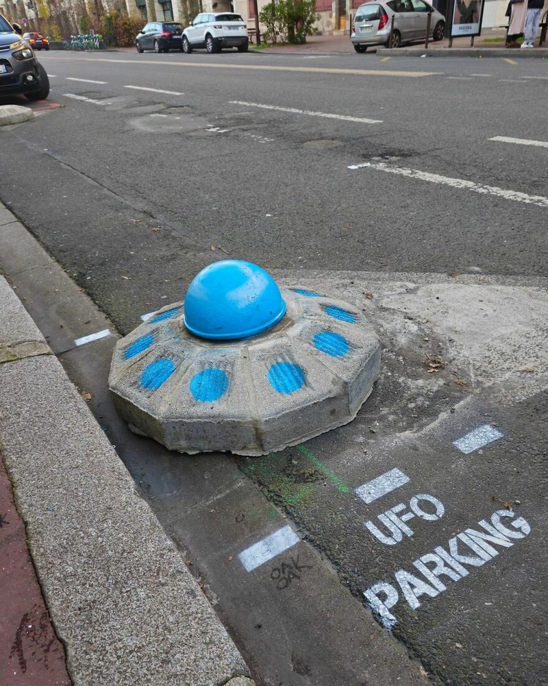 karya seni jalanan by oakoak_street_art