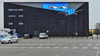 Seniman ini juga dituntut bagaimana ia bisa menciptakan sebuah gambar baru untuk memadukan bentuk yang sudah ada agar terlihat menyatu. Foto: Instagram/oakoak_street_art