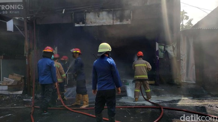 Kebakaran Toko Cat di Sidoarjo