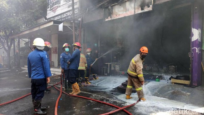 Kebakaran Toko Cat di Sidoarjo
