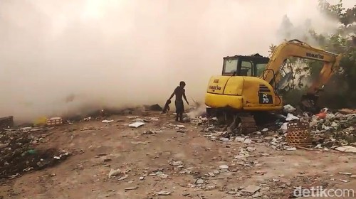Kebakaran TPA Jungutbatu di Nusa Penida, Klungkung, sejak Senin (27/5/2024).
