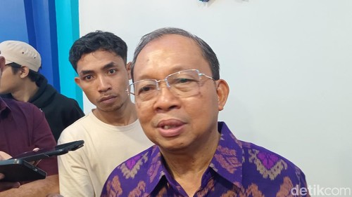 Ketua DPD PDI Perjuangan Bali Wayan Koster di STMIK Primakara, Denpasar, Bali, Selasa (28/5/2024).