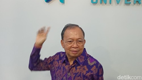 Ketua DPD PDI Perjuangan Bali Wayan Koster di STMIK Primakara, Denpasar, Bali, Selasa (28/5/2024).