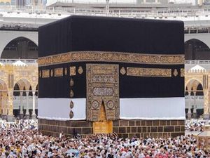 Kiswah: Kisah di Balik Penutup Kabah yang Suci
