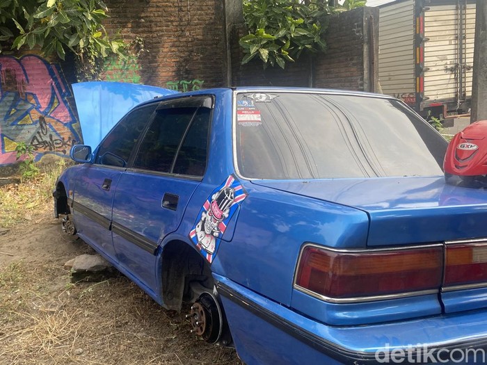 Kondisi mobil yang dipreteli di Ring Road Barat, Sleman, Selasa (28/5/2024).