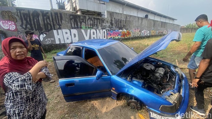 Kondisi mobil yang dipreteli di Ring Road Barat, Sleman, Selasa (28/5/2024).