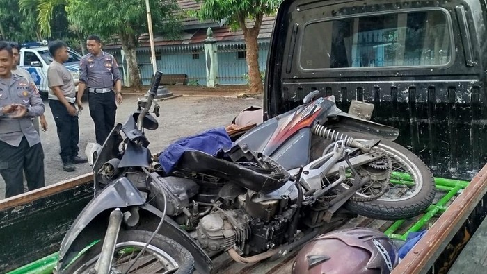 Kondisi motor Supra usai mengalami kecelakaan di jalan Jogja-Wonosari km 23, Patuk, Gunungkidul, Selasa (28/5/2034)