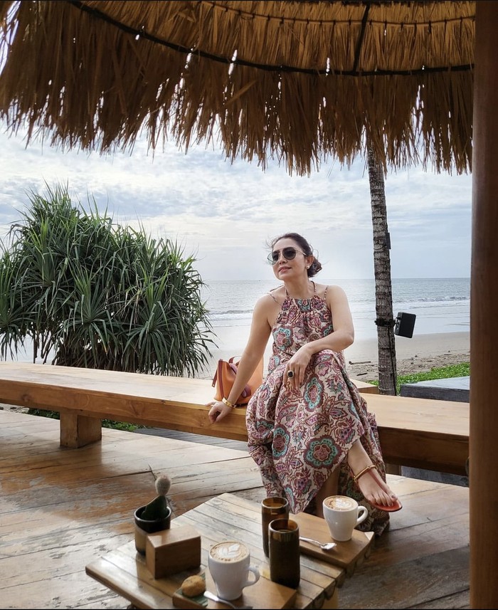 Kulineran Seru Mayangsari, Tumpengan di Rumah hingga Ngopi di Pinggir Pantai Kulineran Seru Mayangsari, Tumpengan di Rumah hingga Ngopi di Pinggir Pantai