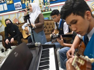 Alan Walker Undang Guru-Siswa SMA Al Azhar Medan ke Konsernya di Jakarta