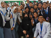Surprise! Alan Walker Datangi SMA di Medan