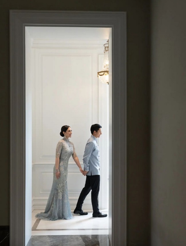Pada Mei lalu, mereka sudah melangsungkan prosesi lamaran. Dengan penuh rasa bahagia, saya ucapkan selamat atas acara lamaran keponakan saya tercinta, Athina dan@rharyantoracing💍🤍. Alhamdulillah, hari ini saya mewakili keluarga besar Athina mengucapkan terima kasih atas kedatangan keluarga besar dari Rio, tulis Sandiaga Uno di Instagram. (Foto: Instagram/@alex_theleonardi)