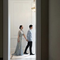 Pada Mei lalu, mereka sudah melangsungkan prosesi lamaran. Dengan penuh rasa bahagia, saya ucapkan selamat atas acara lamaran keponakan saya tercinta, Athina dan@rharyantoracing💍🤍. Alhamdulillah, hari ini saya mewakili keluarga besar Athina mengucapkan terima kasih atas kedatangan keluarga besar dari Rio, tulis Sandiaga Uno di Instagram. (Foto: Instagram/@alex_theleonardi)