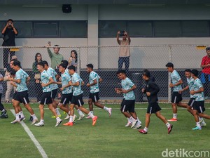Pemain Timnas Indonesia Cedera Saat Latihan, Dampak Kondisi Lapangan?