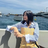 Penampilan Lisa BLACKPINK dinilai semakin elegan dan memancarkan aura old money. Terlebih saat ini, dia dikabarkan berpacaran dengan anak orang terkaya di dunia Bernard Arnault, Frederic Arnault yang menjabat sebagai CEO LVMH Watches. Foto: dok. Instagram @lalalalisa_m