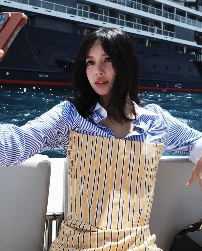 Lisa BLACKPINK menjadi perbincangan karena sering bolak-balik Paris, Los Angeles, dan Korea Selatan. Baru-baru ini, CEO LLOUD itu tampak menaiki kapal pesiar di Monako. Gaya hidup mewahnya bikin netizen iri. Foto: dok. Instagram @lalalalisa_m