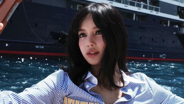 Lisa BLACKPINK Naik Kapal Pesiar, Bikin Iri Para Penggemar