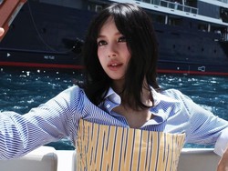 7 Gaya Lisa BLACKPINK Naik Kapal Pesiar, Hidup Mewahnya Bikin Netizen Iri