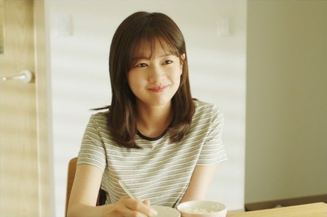 Ada-ada saja masalah yang dihadapi Jung So Min dengan rumahnya. Sampai-sampai disebut “spesialis nggak punya rumah” dengan karakter di drakor Playful Kiss, Because This is My First Life, dan Monthly Magazine Home. Foto: Instagram