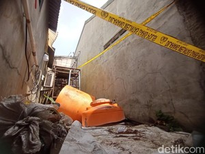 Sosok Pria Tewas Membusuk dalam Toren Terungkap, Ibu Buka Suara