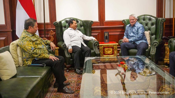 Sekjen OECD Mathias Cormann bertemu Prabowo Subianto. Menteri Koordinator Bidang Perekonomian Airlangga Hartarto turut mendampingi.