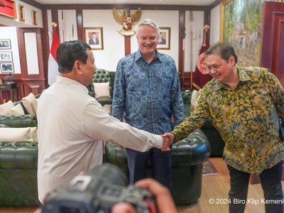 Menko Airlangga Antar Sekjen OECD Temui Prabowo
