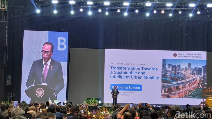 Menteri Perhubungan Budi Karya Sumadi i Pembukaan The 19th Intelligent Transport System (ITS) Asia Pacific Forum 2024 di Jakarta Convention Center (JCC) Senayan, Selasa (28/5/2024).