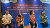 dr. Jeffry Oeswadi, MARS, Hospital Director Siloam Hospitals Lippo Village; Evie Yulin, Presiden Direktur PT Merck Tbk; Jessy, Sahabat Multiple Sclerosis; dr. Rocksy Fransisca V Situmeang, Sp.N, Neurologist Siloam Hospitals Lippo Village hadir sebagai pembicara dalam diskusi mengenai multiple sclerosis. 