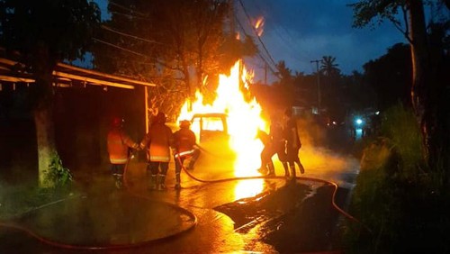 Mobil terbakar di Karangasem, pagi tadi, Selasa (28/5/2024).