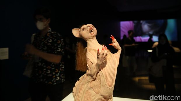Pameran Seni CARE Karya Seniman Patricia Piccinini di Museum MACAN Jakarta.