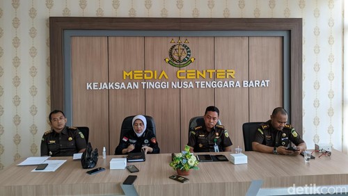 Aspidsus Kejati NTB Ely Rahmawaty (kiri) didampingi Asintel Kejati NTB I Wayan Riana (kanan) dan Kasi Penkum Kejati NTB Efrien Saputra, Selasa (28/5/2024). Foto: (Ahmad Viqi/detikBali).