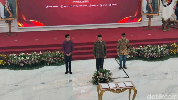Pelantikan anggota KPU di 2 Provinsi. (Astrid Meishella/detikcom)
