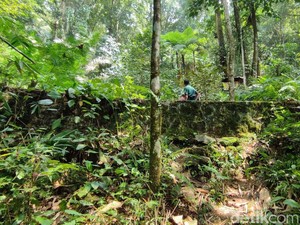 Benteng Kuno Sepanjang 12 KM Kelilingi Gunung Sawal, Ini Asal-usulnya