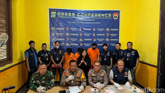 Polisi menangkap pelaku curanmo di Palmerah, Jakarta Barat. (Gisella Previan Laoh/detikcom)