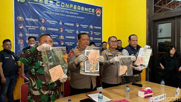 Polisi menangkap pelaku curanmor di Palmerah, Jakarta Barat. (Gisella Previan Laoh/detikcom)