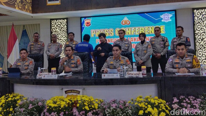Polisi menetapkan dua tersangka lain di kasus kecelakaan bus di Subang yang tewaskan 11 orang.
