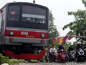 Kesaksian Penjaga Palang Pintu soal Pemotor Tewas Tertabrak KRL di Citayam